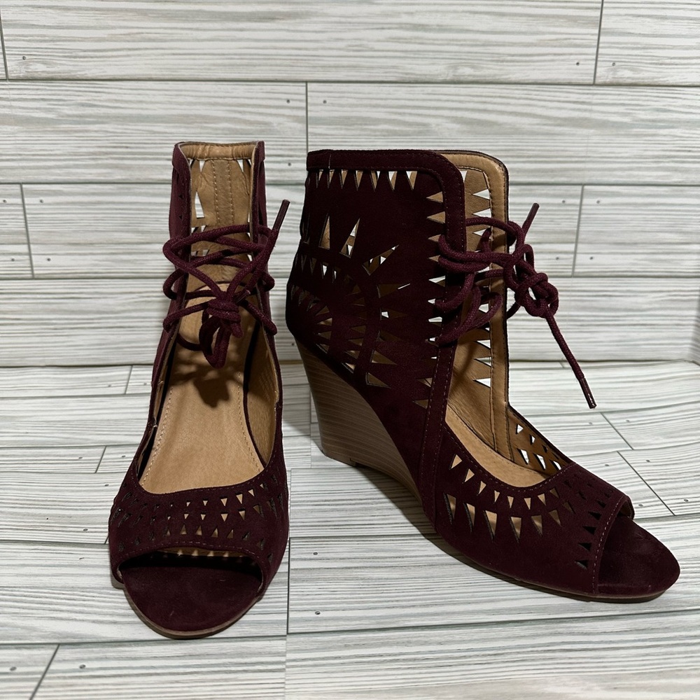 Report Collection Burgundy Cutout Wedge Heels 8M
